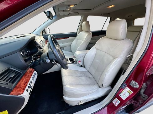 Used 2011 Subaru Outback 2.5i Limited w/ PWR Moonroof Pkg image 24