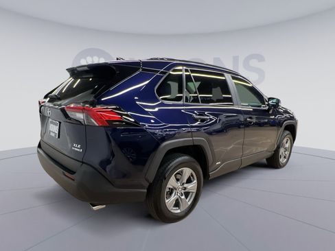 Used 2024 Toyota RAV4 XLE w/ Convenience Package image 5