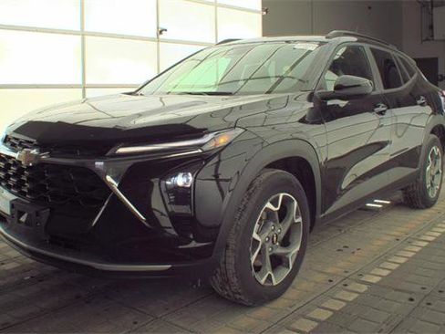 Used 2025 Chevrolet Trax LT w/ LT Convenience Package image 1