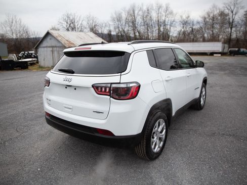 Used 2024 Jeep Compass Latitude image 3