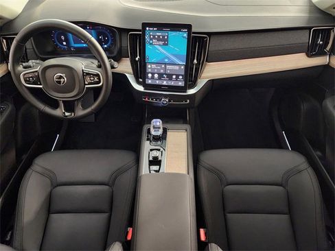 Used 2025 Volvo XC90 B6 Plus image 4