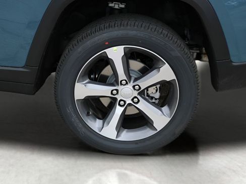 New 2026 Jeep Grand Cherokee Limited RWD image 9