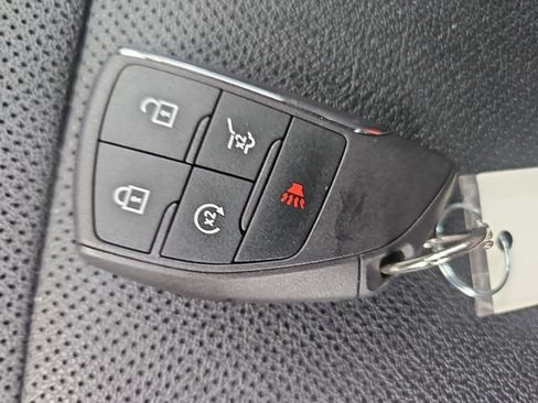 Used 2024 Chevrolet Equinox EV RS FWD image 28