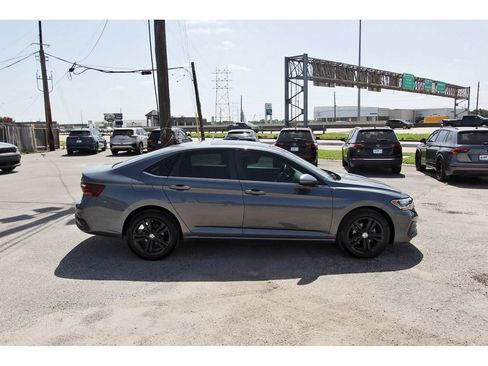 Used 2022 Volkswagen Jetta SE FWD image 8