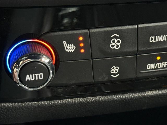 Used 2024 Buick Enclave Essence FWD image 5
