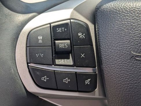 Used 2025 Ford Explorer Active RWD image 17