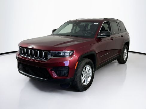 Used 2023 Jeep Grand Cherokee Laredo w/ Trailer Tow Prep Group (B) AWD/4WD image 1