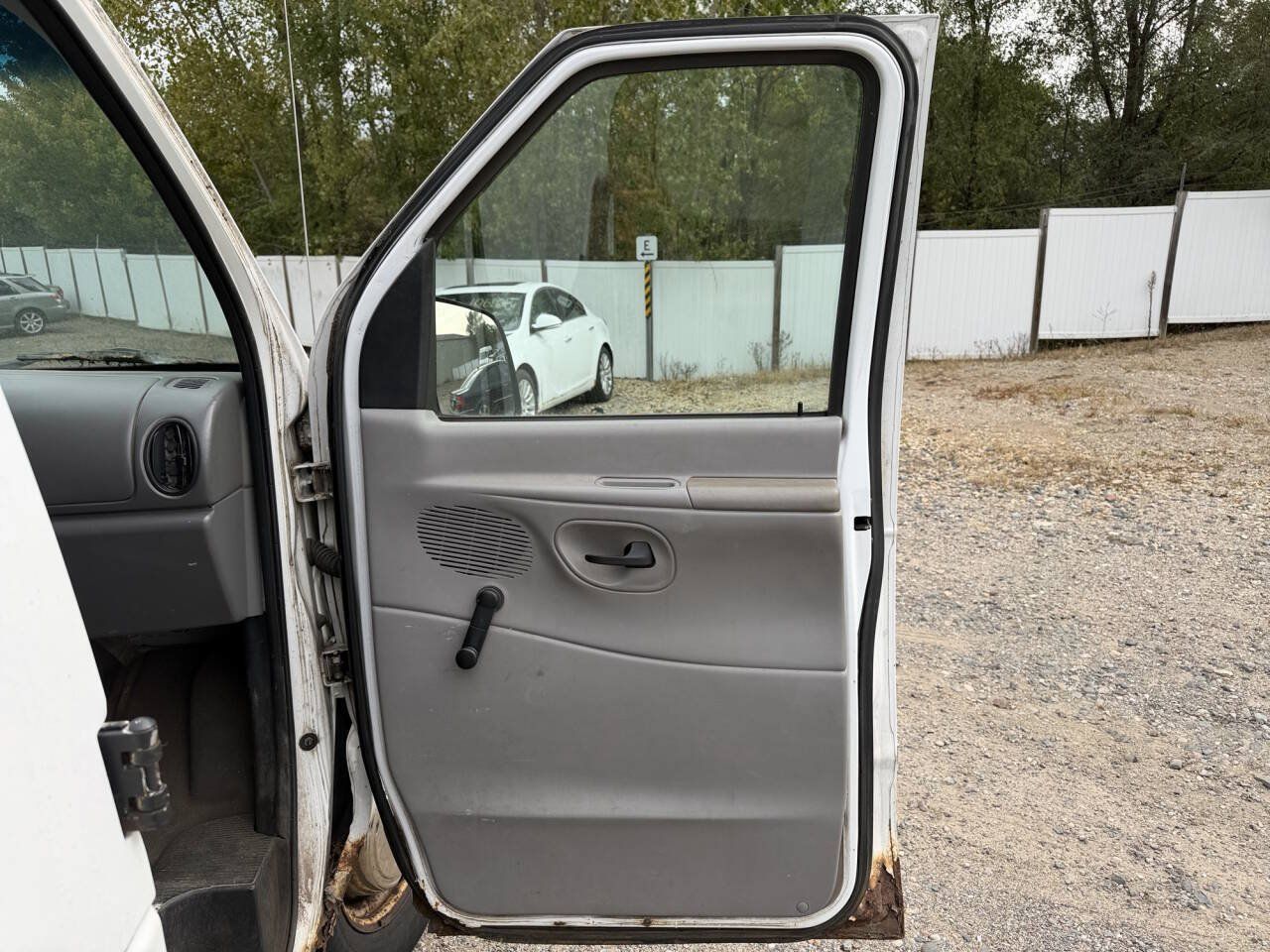 Used 1999 Ford E-350 and Econoline 350 Super Duty RWD image 27