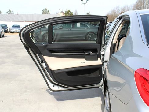 Used 2009 BMW 750Li 750Li image 35