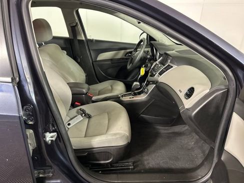 Used 2016 Chevrolet Cruze LT w/ Sun And Sound Package image 27