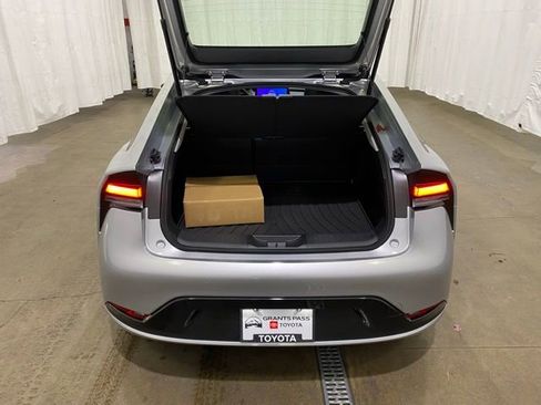 New 2026 Toyota Prius Plug-In Hybrid FWD image 11