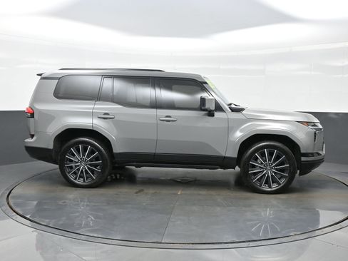 Used 2025 Lexus GX 550 w/ Accessory Package (2T) AWD/4WD image 7