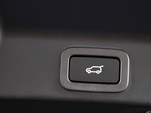 Used 2018 Jaguar F-PACE R-Sport image 30