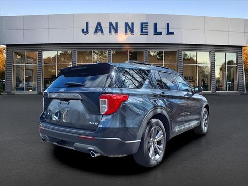 Used 2022 Ford Explorer XLT w/ Equipment Group 202A image 5