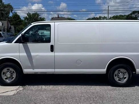 Used 2016 Chevrolet Express 2500 RWD image 3
