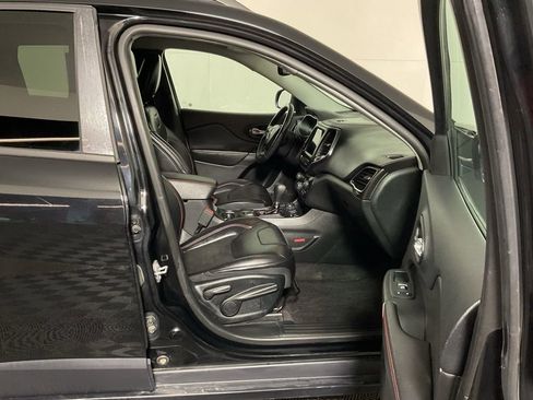 Used 2019 Jeep Cherokee Trailhawk w/ Comfort/Convenience Group image 37