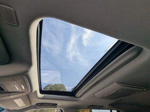 Used 2020 Chevrolet Suburban Premier image 21