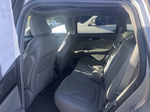 Used 2022 Lincoln Nautilus Reserve FWD image 5