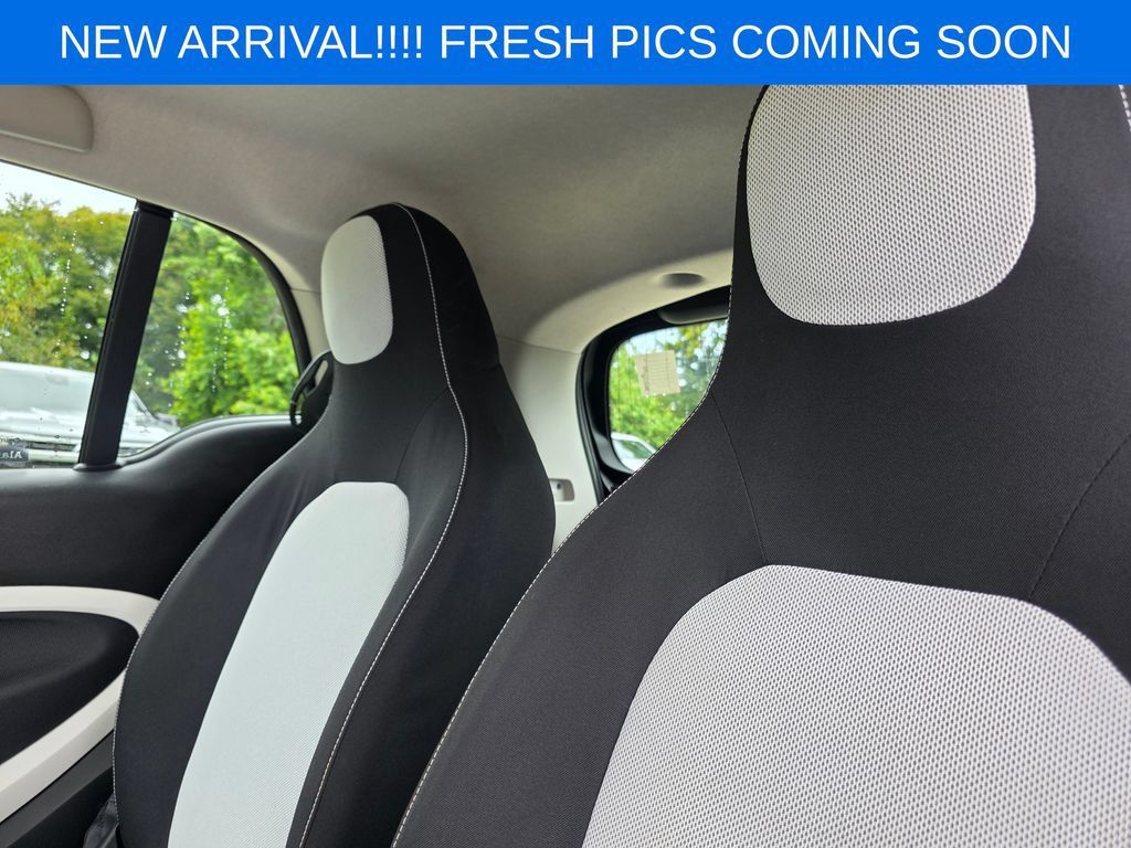 Used 2016 smart fortwo passion RWD image 8