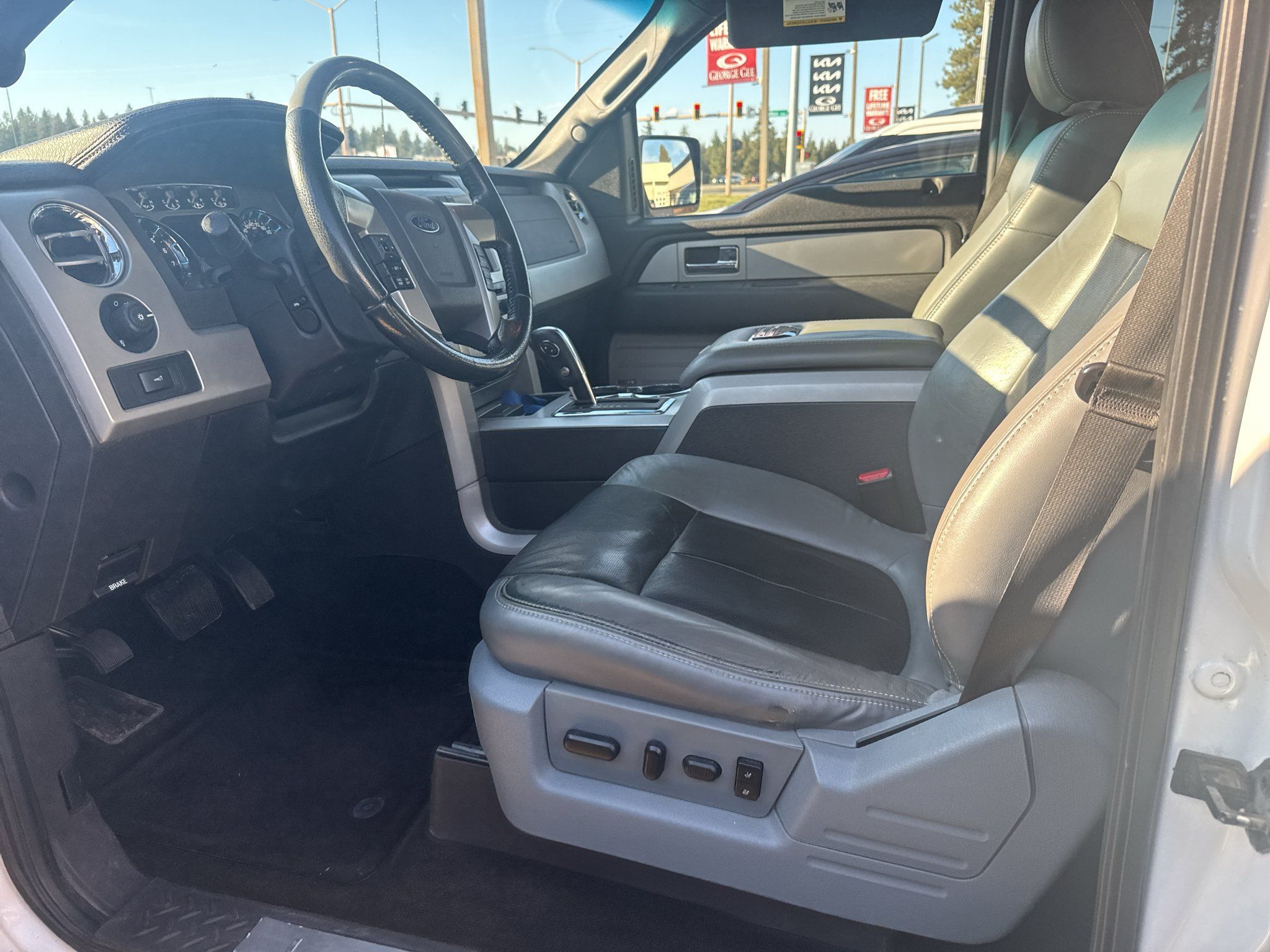 Used 2011 Ford F150 Lariat Limited AWD/4WD image 4