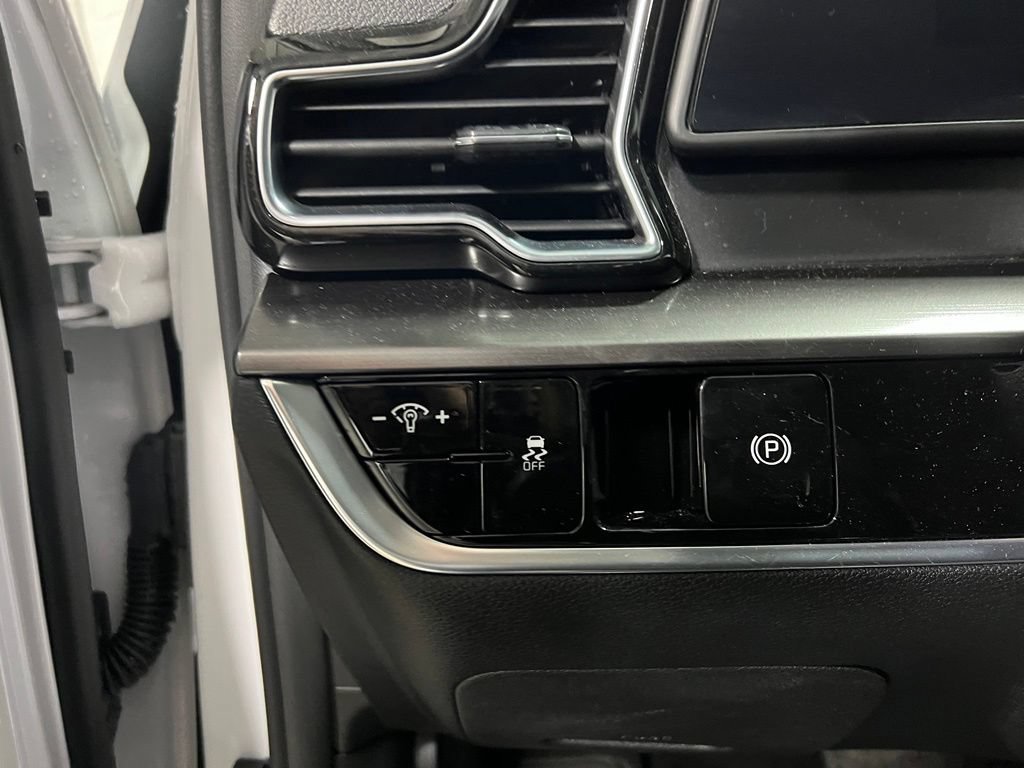 Used 2024 Kia Sportage EX FWD image 25