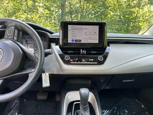 Used 2025 Toyota Corolla LE FWD image 23