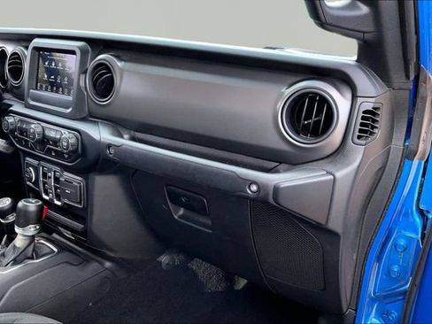 Used 2022 Jeep Gladiator Sport AWD/4WD image 18