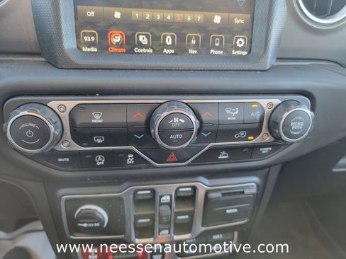 Used 2023 Jeep Wrangler Unlimited Rubicon w/ Xtreme 35 Tire Package image 23