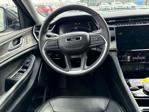 Used 2023 Jeep Grand Cherokee 4WD 4xe image 16