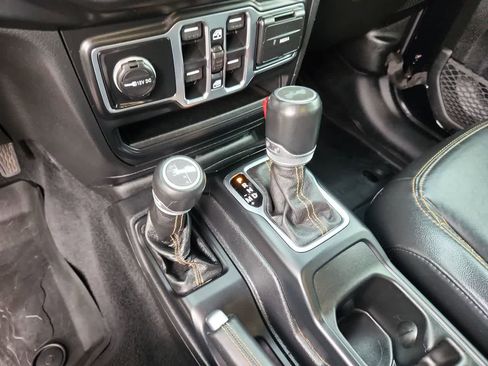 Used 2020 Jeep Wrangler Unlimited Sahara image 21