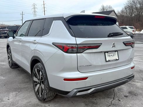 New 2025 Mitsubishi Outlander SE image 5