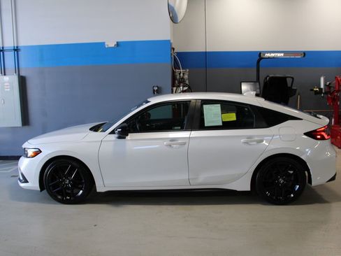 Used 2023 Honda Civic Sport image 16