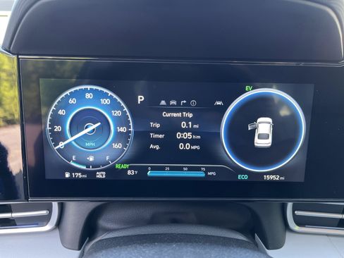 Used 2025 Hyundai Elantra Limited FWD image 24