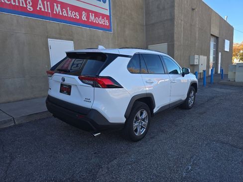 Used 2022 Toyota RAV4 XLE image 8