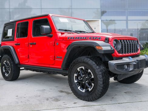 Used 2025 Jeep Wrangler Unlimited Rubicon 4xe w/ Safety Group AWD/4WD image 3