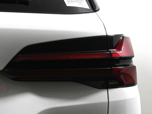 Used 2026 BMW X5 xDrive40i w/ Premium Package image 13