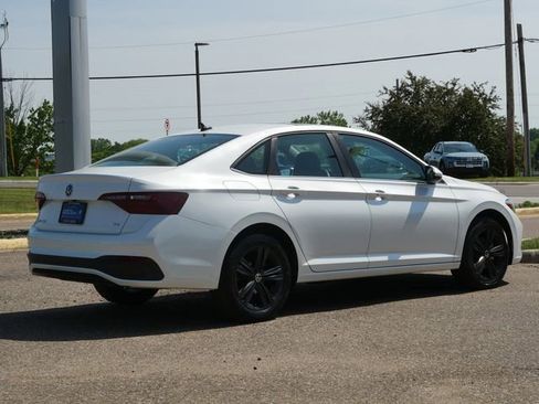 Certified 2023 Volkswagen Jetta SE w/ Panoramic Sunroof Package FWD image 7