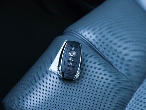 Used 2019 Lincoln Navigator Select w/ Technology Package image 46