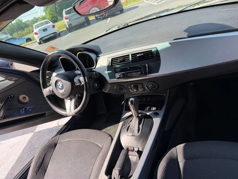 Used 2006 BMW Z4 3.0i image 10
