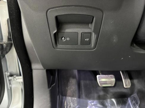 Used 2023 Land Rover Range Rover Velar R-Dynamic S image 26