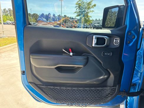 Used 2021 Jeep Gladiator Willys image 14