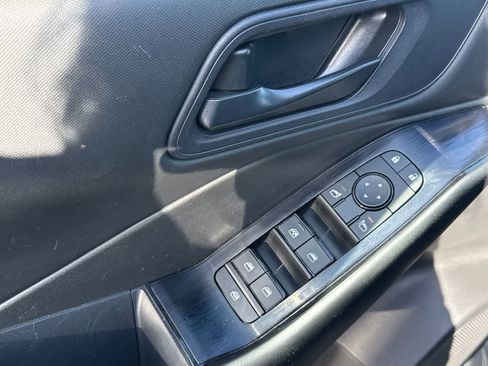 Used 2024 Nissan Rogue S image 10