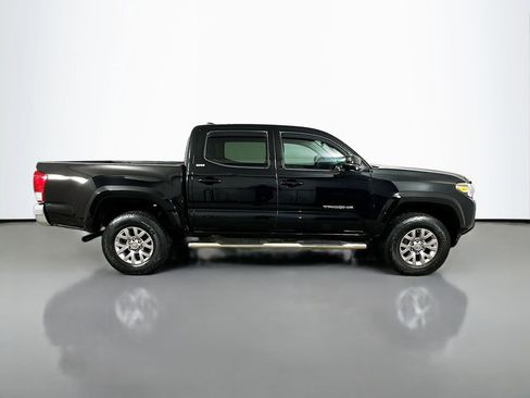Used 2016 Toyota Tacoma SR5 image 9