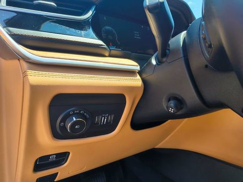 Used 2023 Jeep Grand Cherokee L Summit AWD/4WD image 13