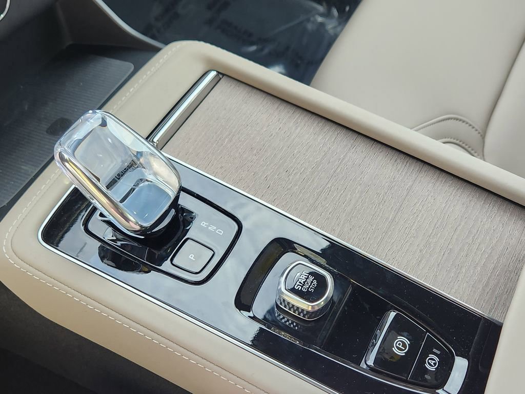 New 2026 Volvo XC90 B6 Plus w/ Protection Package Premier AWD/4WD image 19