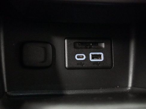 Used 2023 GMC Acadia AT4 image 31