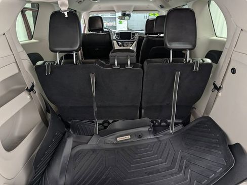 Used 2023 Chrysler Pacifica Touring-L AWD/4WD image 14