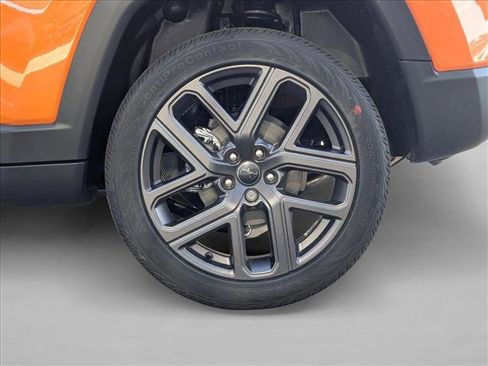 New 2026 Jeep Compass Latitude image 10