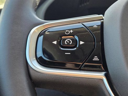 Certified 2023 Volvo XC60 T8 Plus AWD/4WD image 32