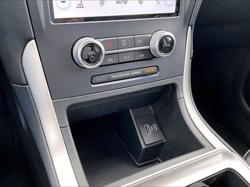 Used 2023 Ford Edge SEL image 32